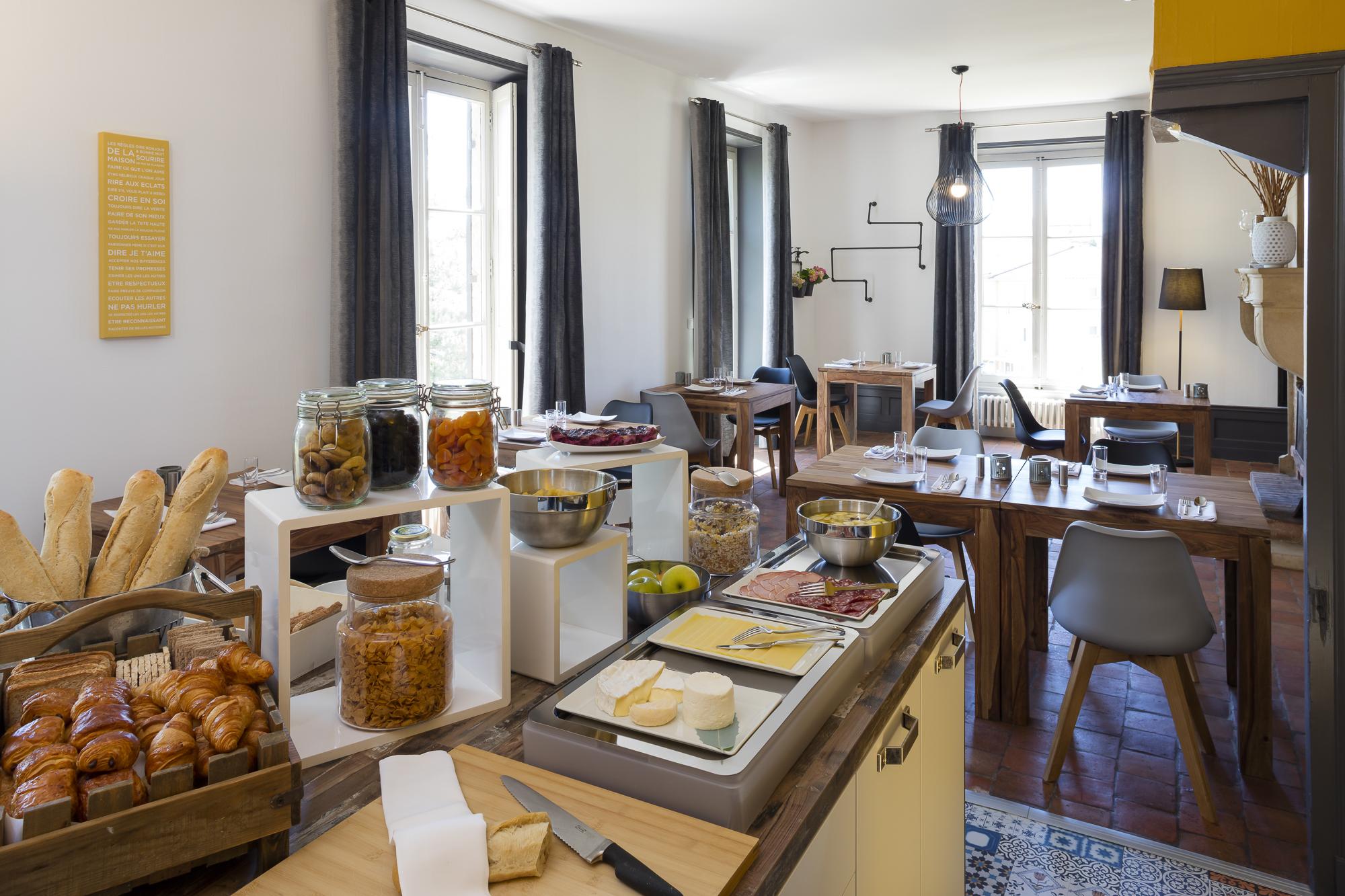 Contact Hotels Le Savigny & Spa Blacé Esterno foto