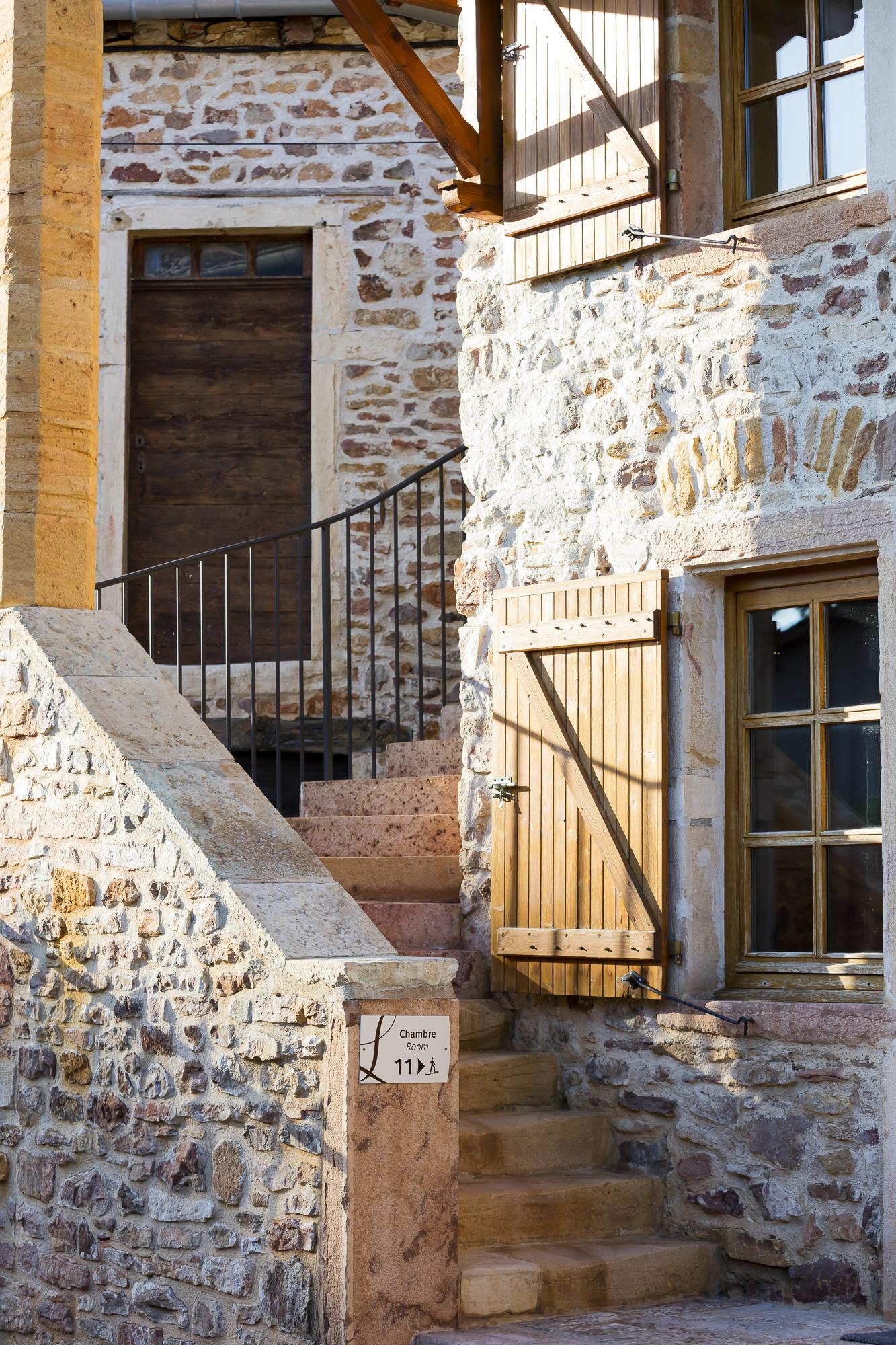 Contact Hotels Le Savigny & Spa Blacé Esterno foto