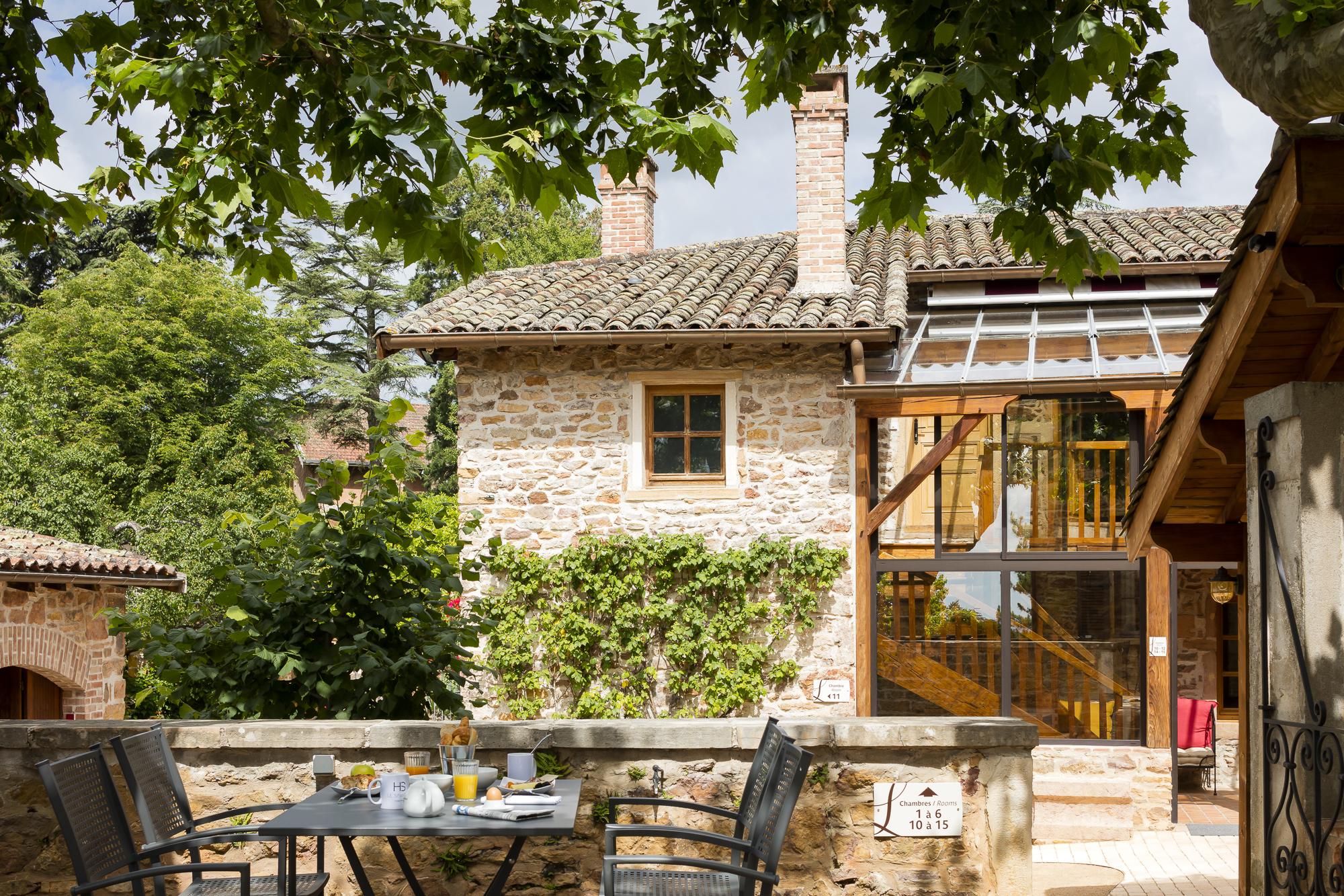 Contact Hotels Le Savigny & Spa Blacé Esterno foto