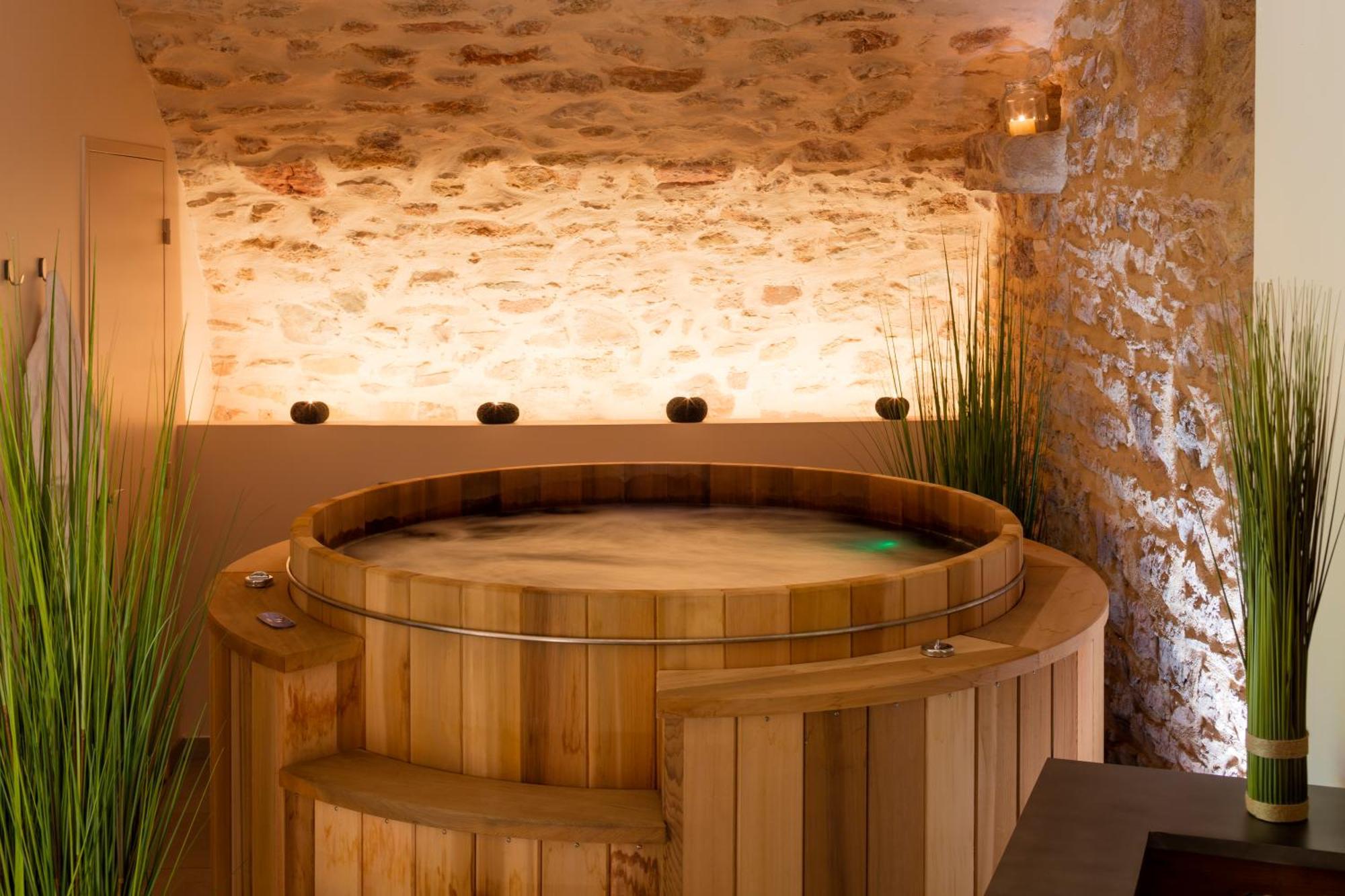 Contact Hotels Le Savigny & Spa Blacé Esterno foto