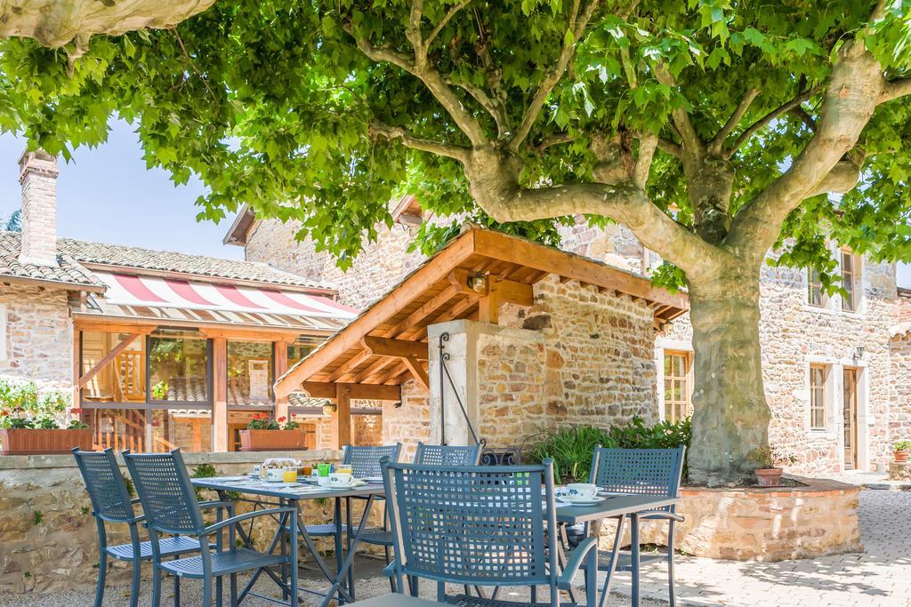 Contact Hotels Le Savigny & Spa Blacé Esterno foto