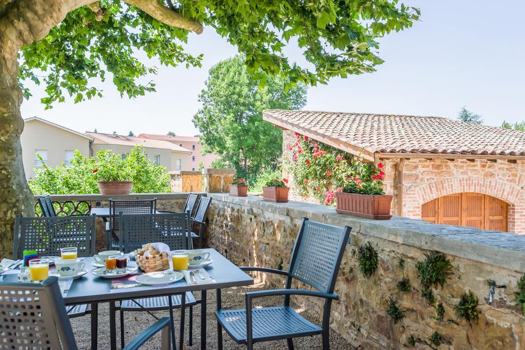 Contact Hotels Le Savigny & Spa Blacé Esterno foto