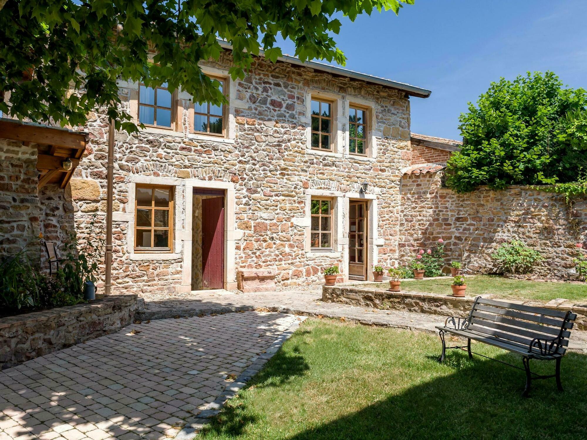 Contact Hotels Le Savigny & Spa Blacé Esterno foto