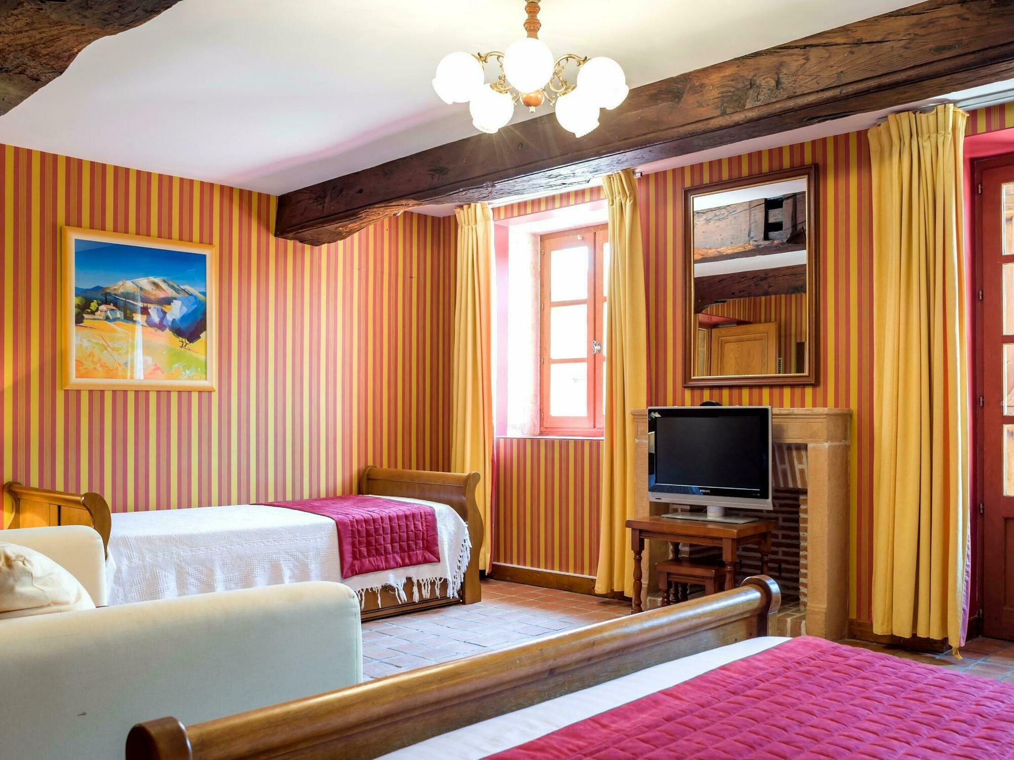 Contact Hotels Le Savigny & Spa Blacé Esterno foto