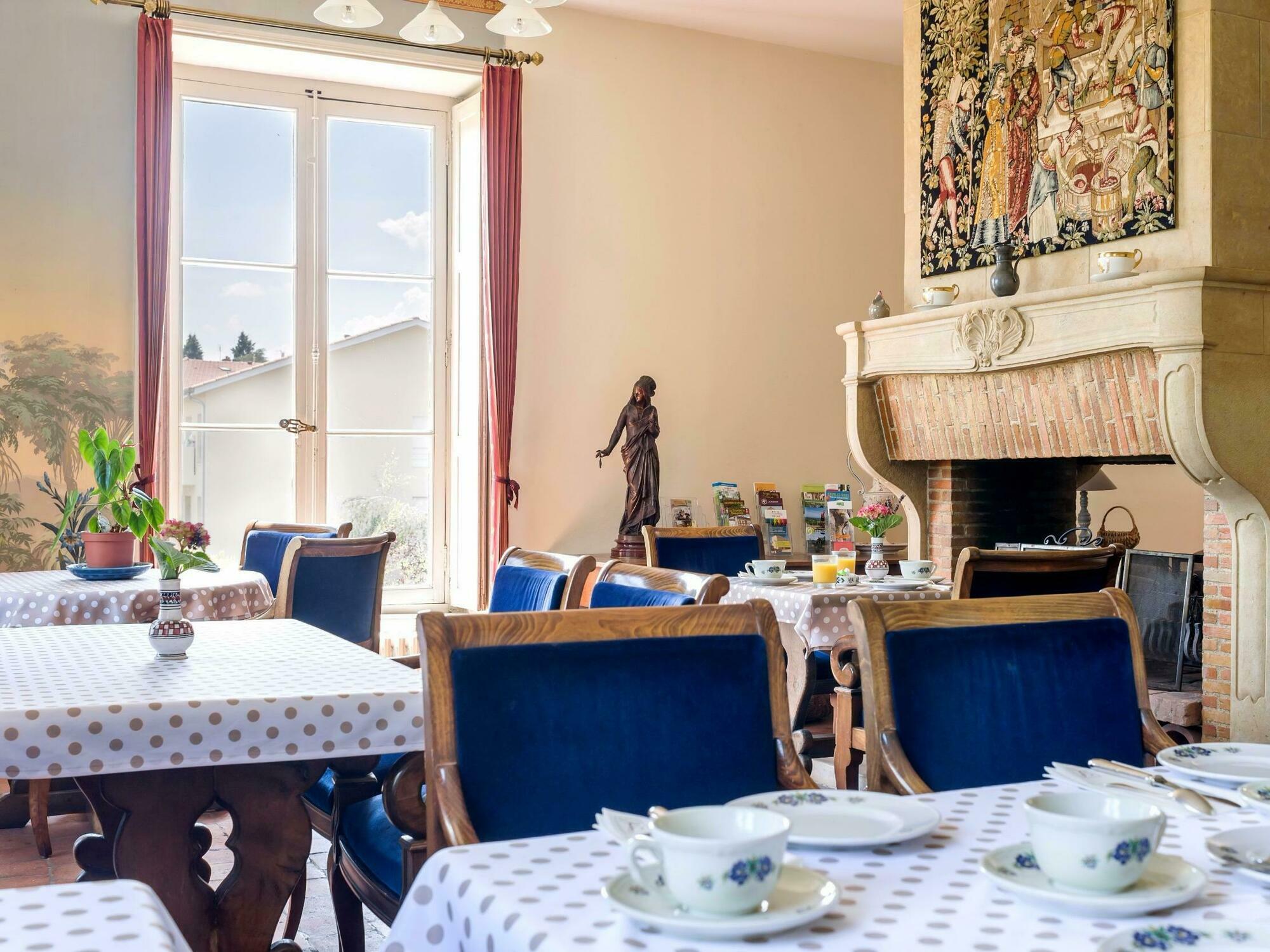 Contact Hotels Le Savigny & Spa Blacé Esterno foto