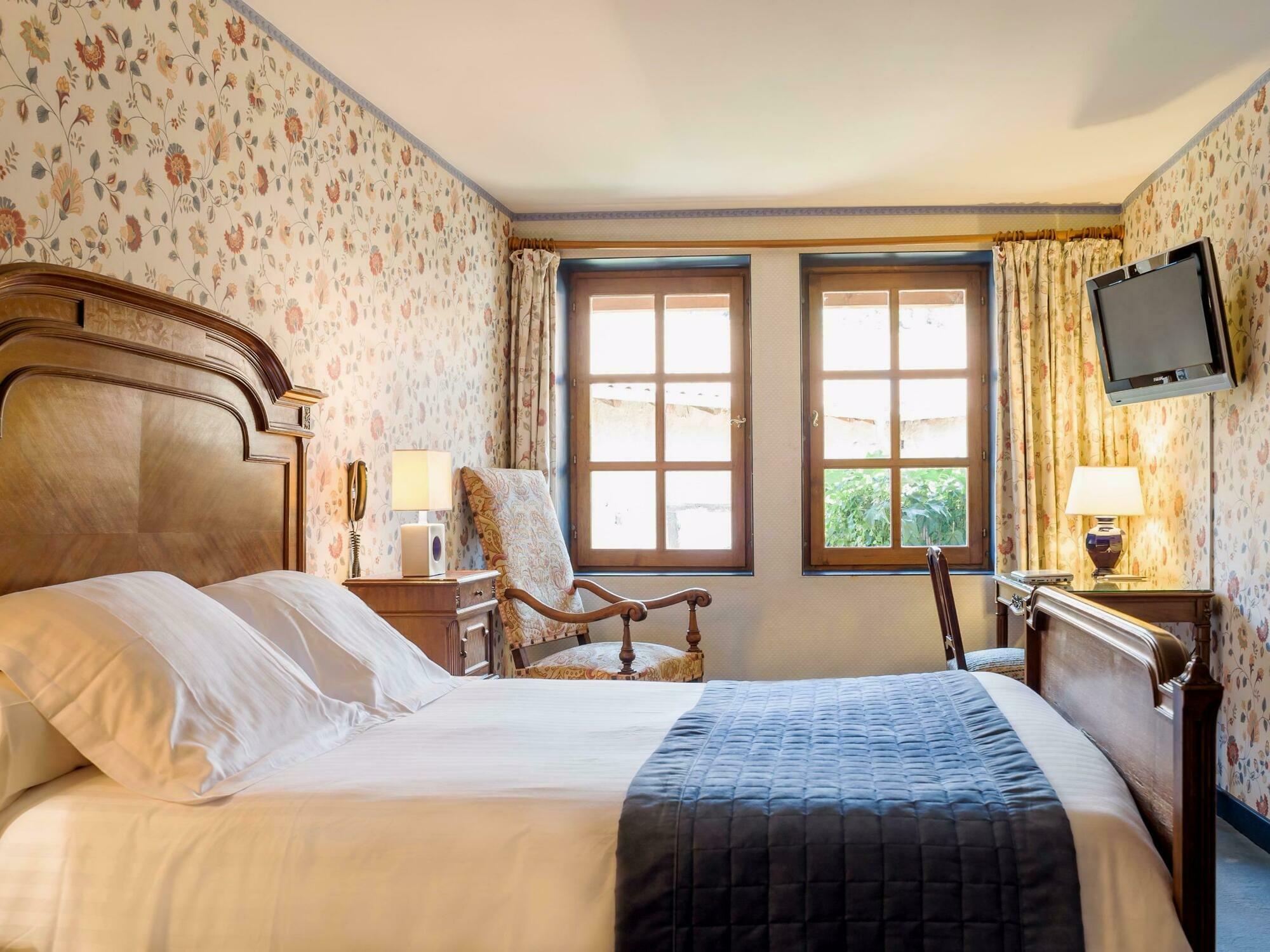 Contact Hotels Le Savigny & Spa Blacé Esterno foto